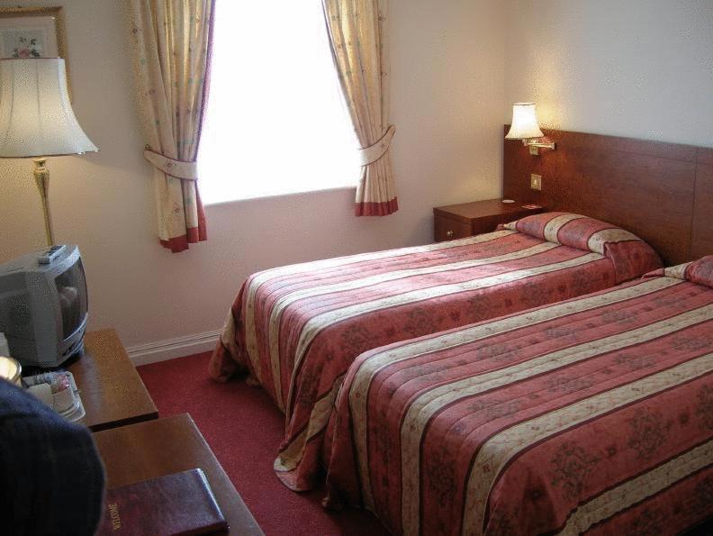 The Emmbrook Hotel 4*