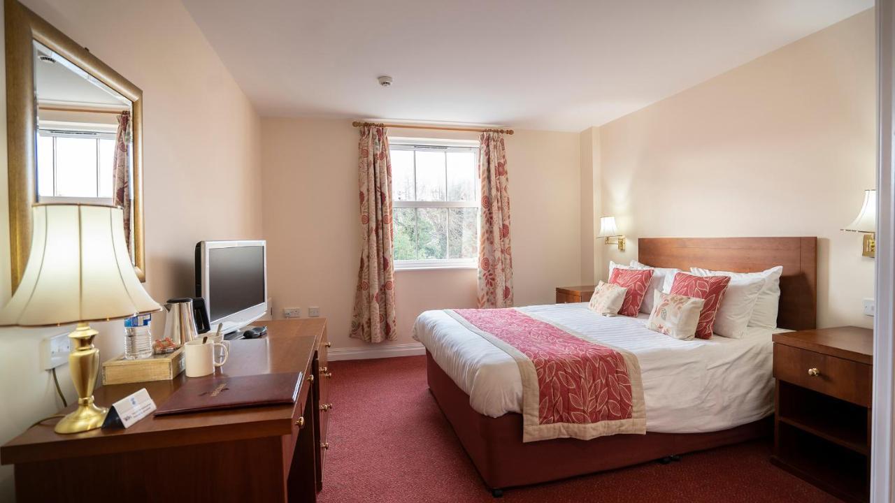 The Emmbrook 4*