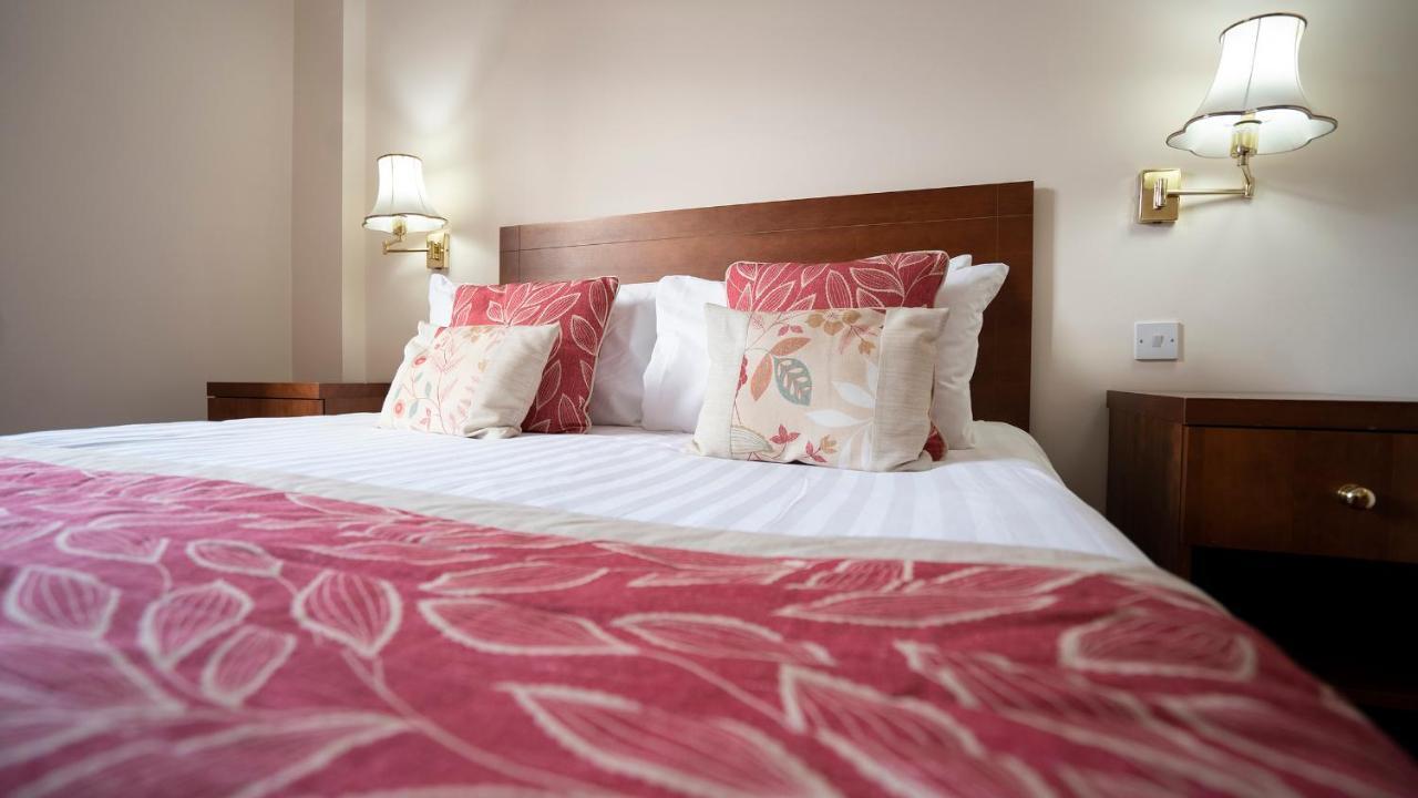 Hotel The Emmbrook 4*
