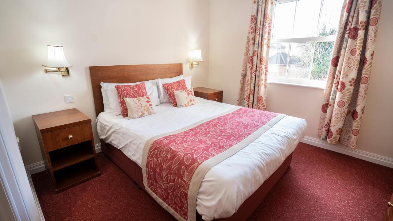 The Emmbrook 4*